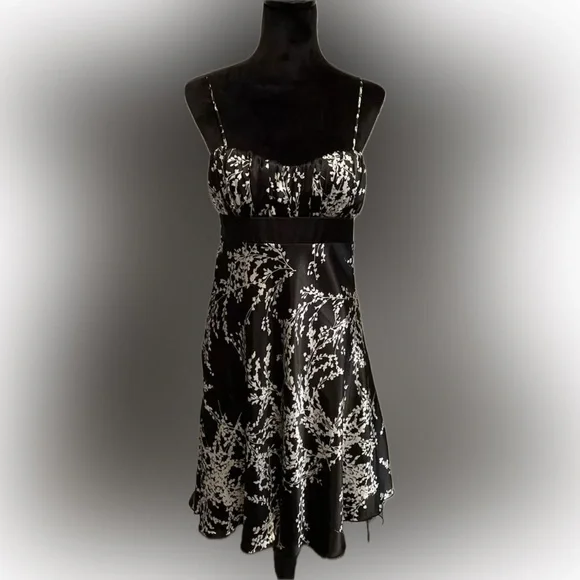 Speechless | Tulle Lined Black & White Floral Adjustable Straps Dress Size 9 - Picture 5 of 12